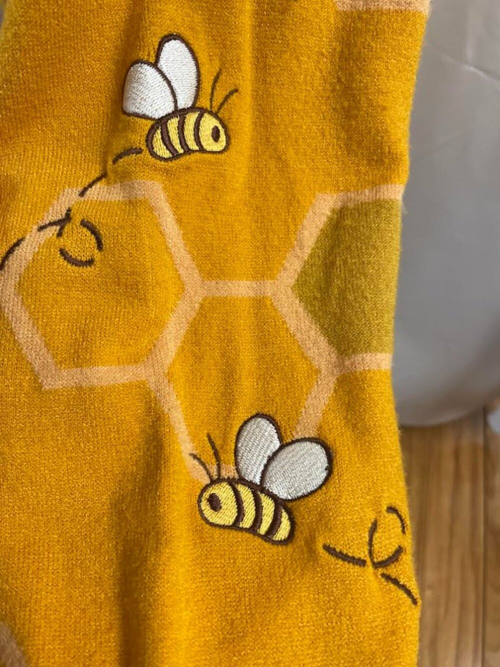 Disney Winnie the Pooh Honeycomb Pooh Bear - Picture 5 of 7
